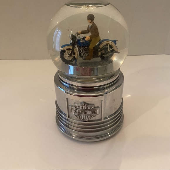 Rare 2004 retro Harley Davidson snow globe. Pre owned. See video - Picture 3 of 6